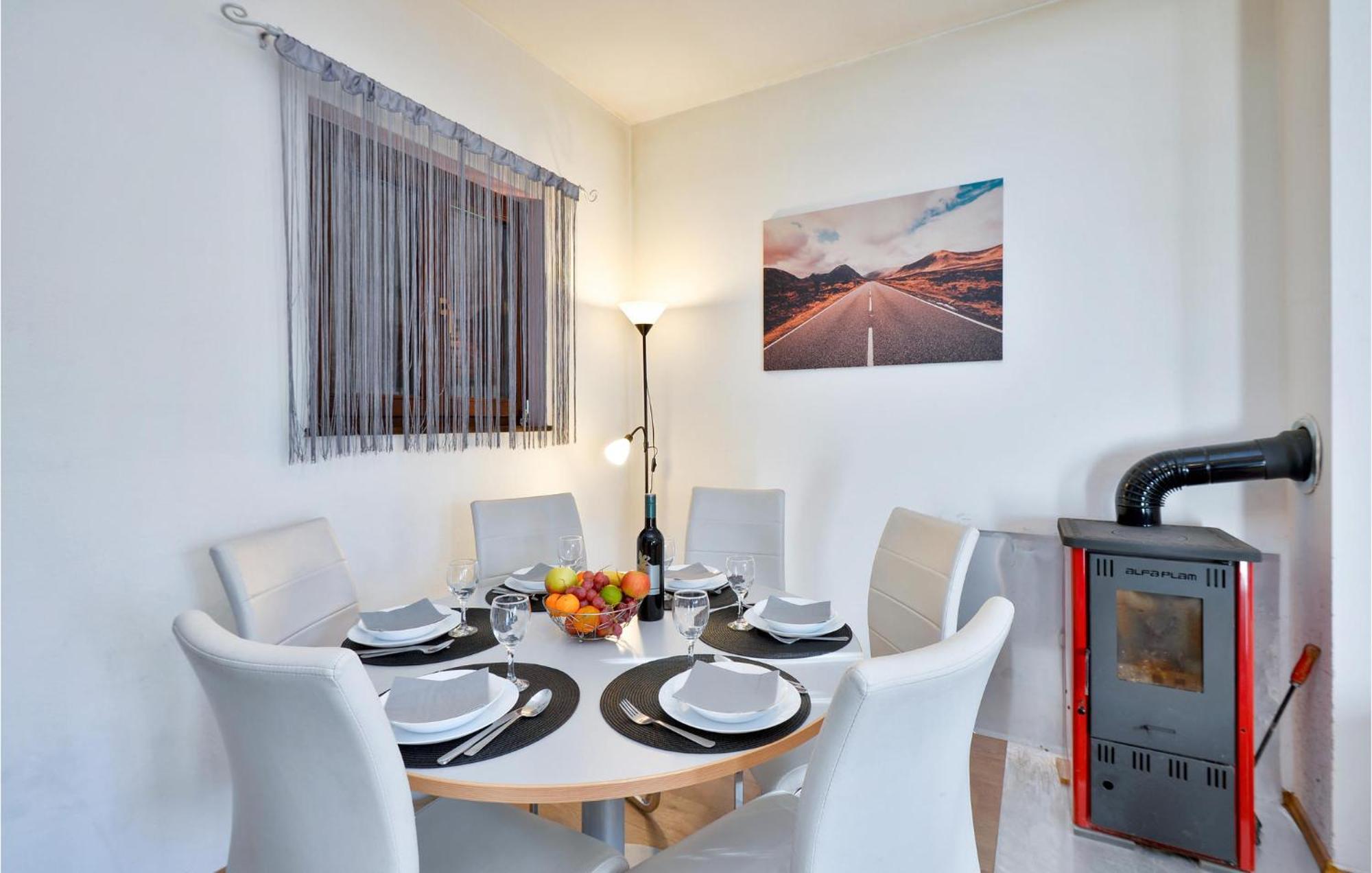 2 Bedroom Gorgeous Home In Gornje Stative Экстерьер фото