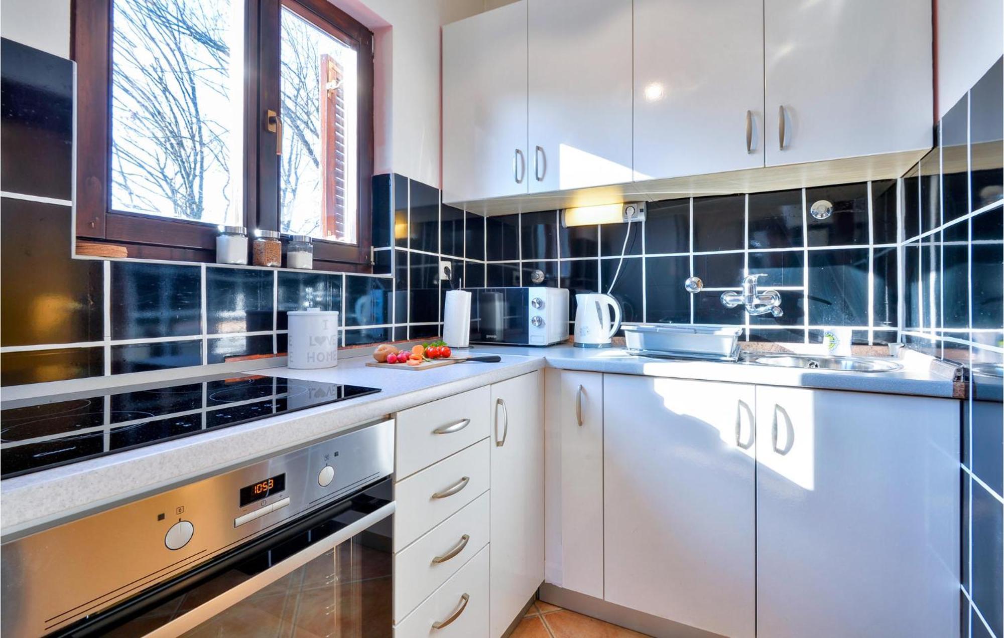 2 Bedroom Gorgeous Home In Gornje Stative Экстерьер фото